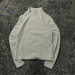 Nike Center Swoosh Turtleneck (women’s M)